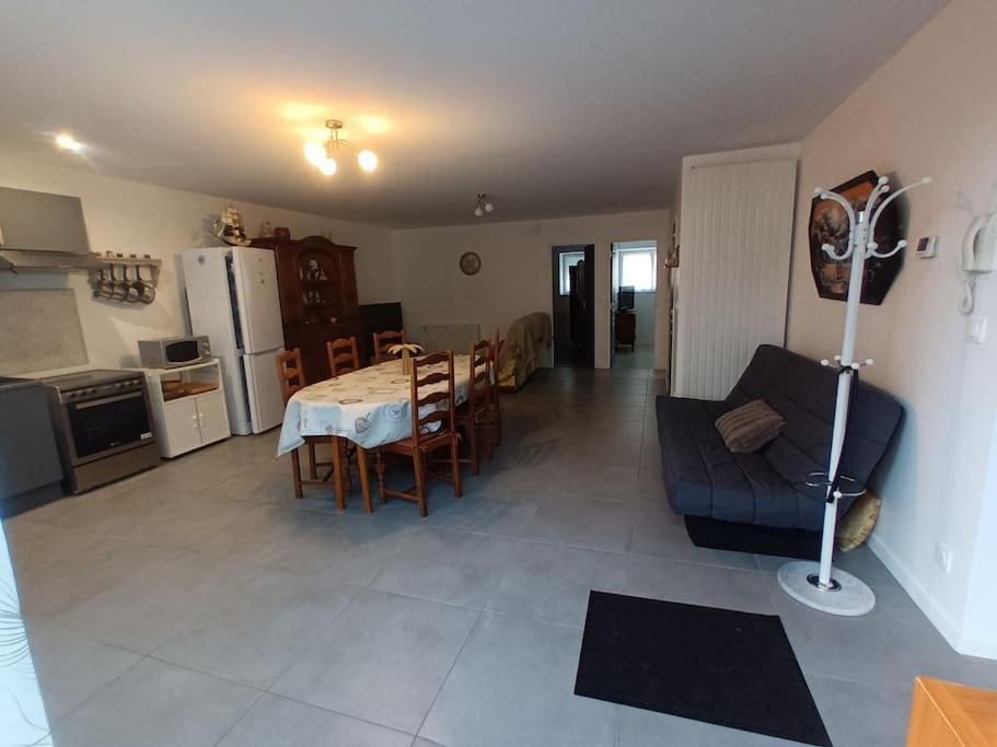 En Rez-de-chaussee Apartment Fourchambault
